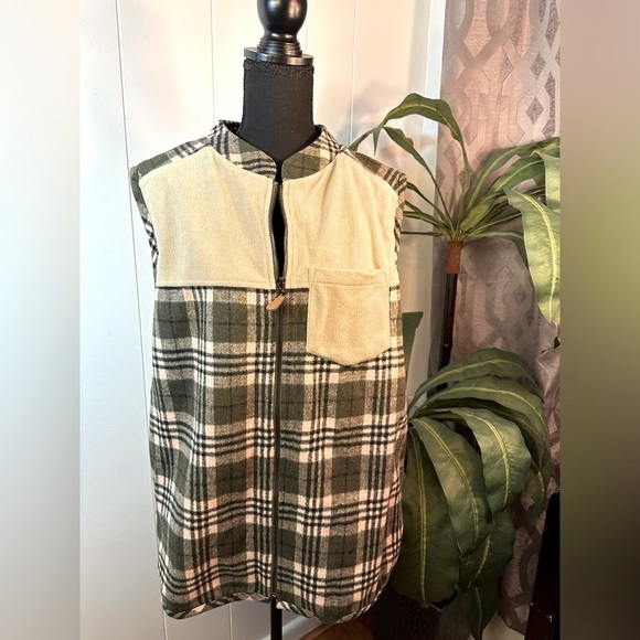 Kori Women’s Green and Pink Plaid Soft Zippered Vest Size Large - Picture 4 of 13